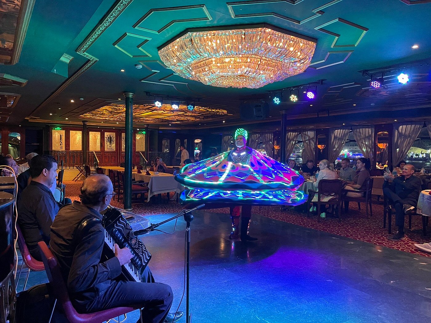 افضل البواخر النيلية بالقاهرة - رحلات نيلية علي البواخر النيلية المتحركة 